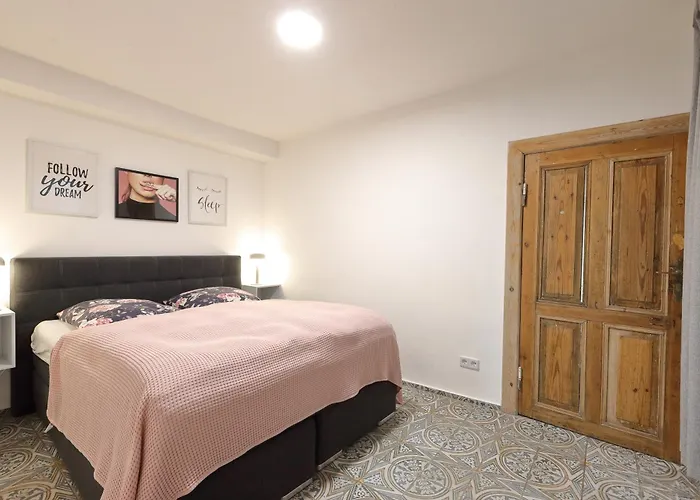 N15 - Room22 Familyhouse شقة *